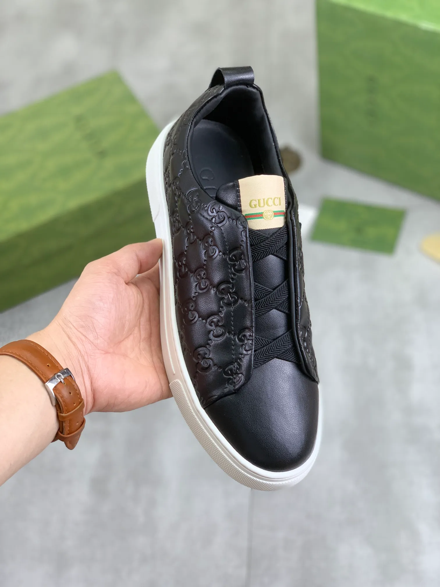 Men's shoes 💰P460💰[New model] (GUCCI) official website's latest 🎁🎁casual and fashionable men's shoes👟, hot style 💥 style is simple and elegant, exclusive for trendy men. Unique official website's latest brand double G elements Original 👑Gucci decoration, fashionable and generous, the fabric is original frosted calfskin✅Full imported sheepskin lining, the official website specifies wear-resistant, lightweight original rubber casual outsole, the classic model is taken in kind at the counter🎬38-44 Black or white optional